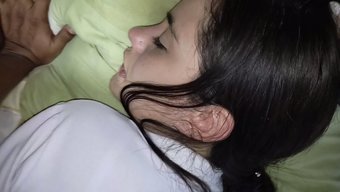 大学生被变态的继父勾引