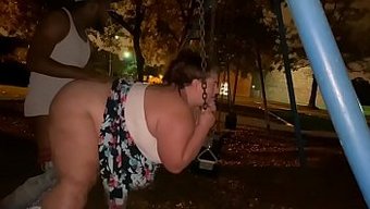 业余情侣在特写视频中...