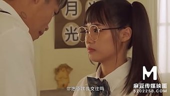 介绍文瑞欣,镇上的新...