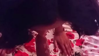 深喉的亚洲女友接受侧...