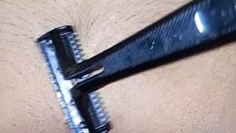 看一个淘气的婆婆把她...