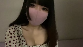 青少年自慰和按摩的自制视频