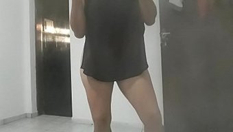 曲线优美的拉丁裔业余...