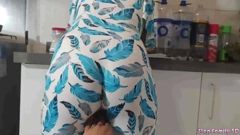 拉丁裔继女被她爸爸操了