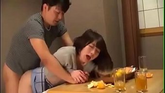 同性恋男子在热辣的视...