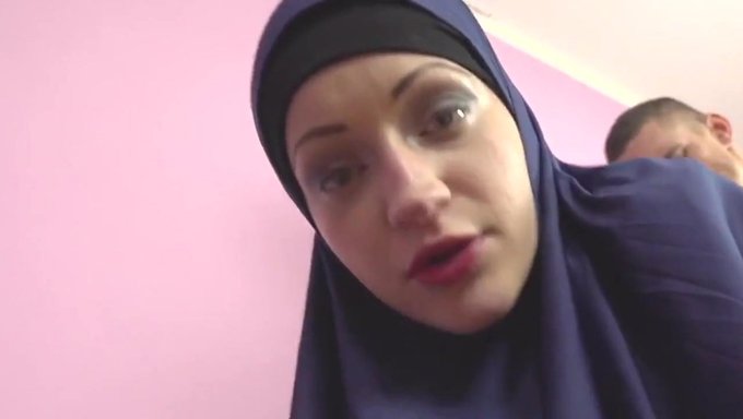 阿拉伯美女卡特琳·洛夫在pov中口交和手交