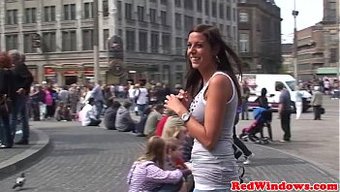 一个瘦小的荷兰妓女,...