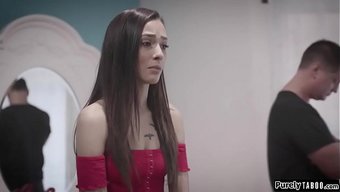 骚气继父狠狠操了继女...