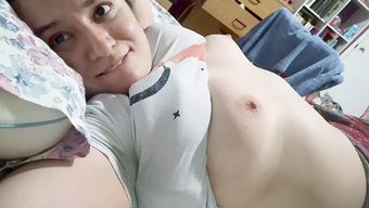 欧美女孩自慰并展示她...