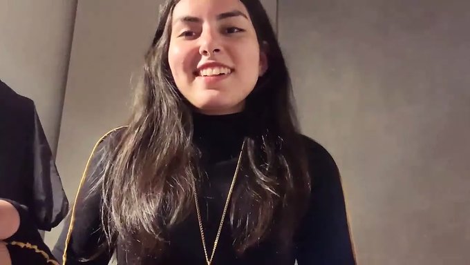 业余巴西少女被精液填满她紧绷的屁股