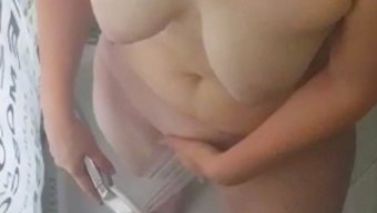 和嫂子一起洗澡,她的...