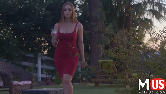 Skylar Snow的大屁股和69视频中的情色肛交