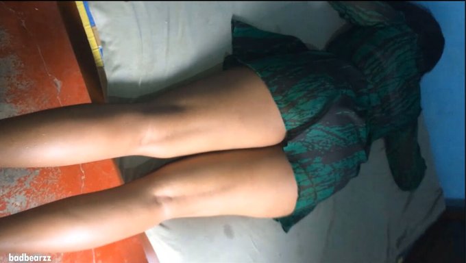 斯里兰卡少女在热门视频中被继兄操了