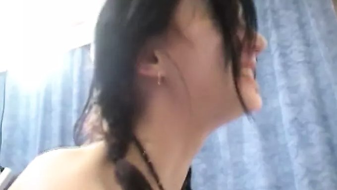 18岁女孩与业余情人的第一次自制视频