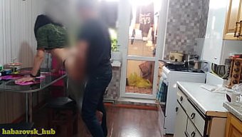 隐藏摄像头捕捉到古怪...