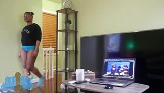 少女继妹在狗仔式中被...