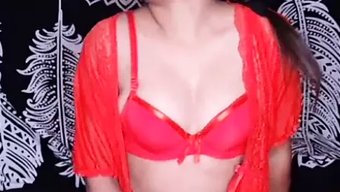 穿比基尼的妻子被丈夫操和舔