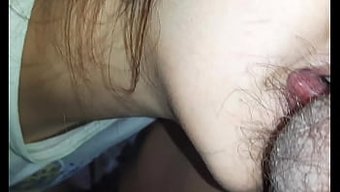 菲律宾女友在卧室里自制口交