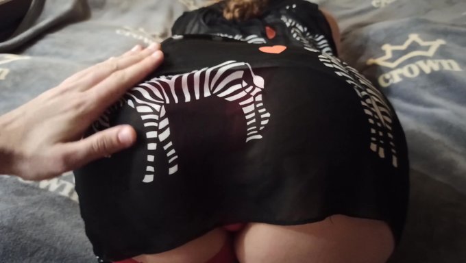 最大的乳房和大屁股 - 熟女的pov阴部爱抚