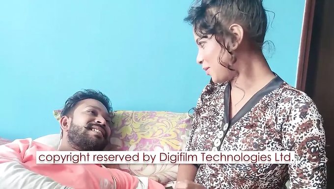 Bangladeshi继妹在硬核视频中被她的兄弟操了
