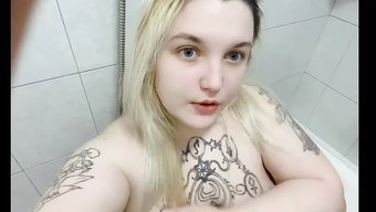 性感的美丽胖女人青少...
