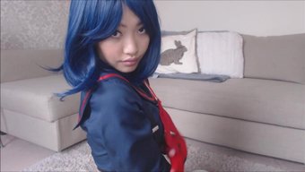 亚洲少女用假阳具自慰到高潮