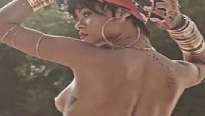 Rihanna的裸体完全展示