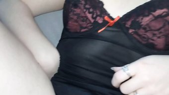 业余波兰女孩自慰并被打手枪