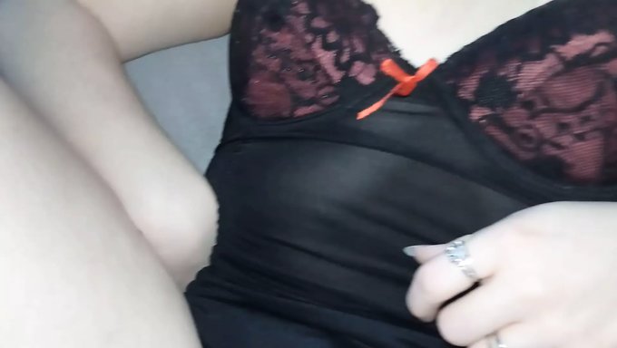 业余波兰女孩自慰并被打手枪