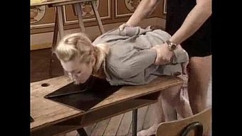 小巧的少女亲密教程
