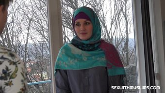 穆斯林女人找到了她的...