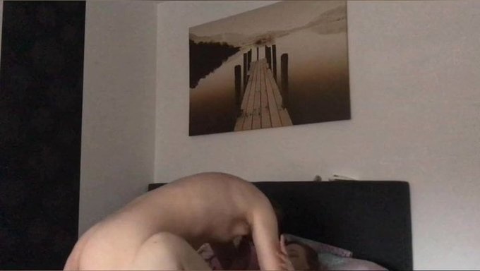 德国妻子珍妮很快就达到了早晨的高潮