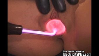 Bdsm女王复活并被...