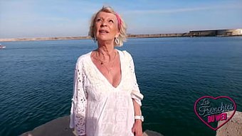70岁的诱人美熟女e...