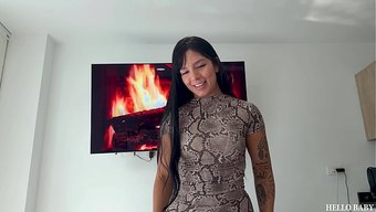 丹妮拉回家,屁眼里藏...