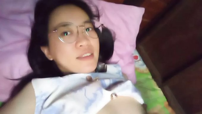 业余阿姨在自制视频中自慰