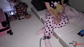 少女顺从在bdsm视...