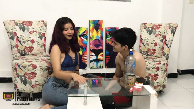 继兄在我们秘密的性接触中享受口交快感