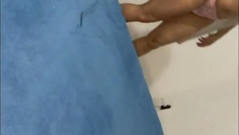 业余熟女在口交时享受...