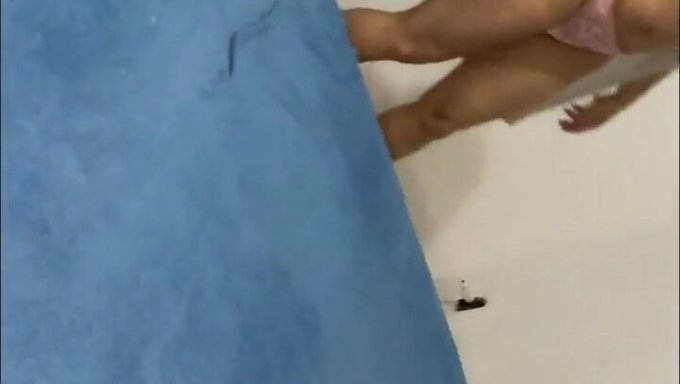 业余熟女在口交时享受了很多快感