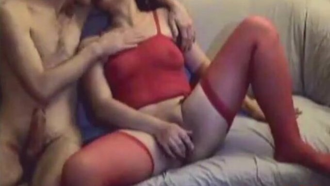 业余视频中的双重插入和亲吻