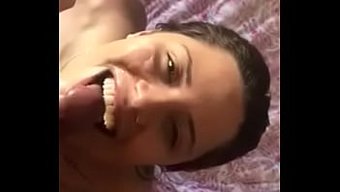女友口交,面部射精