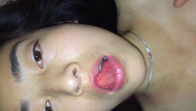 与自制情侣进行激烈的口交和肛交