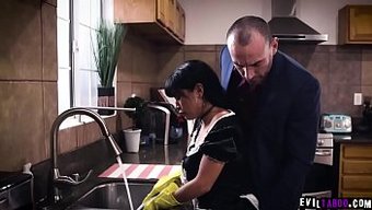 搅拌库珀的虐待狂老板...