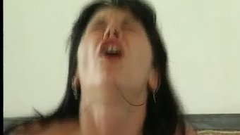 德国熟女在派对后用屁...
