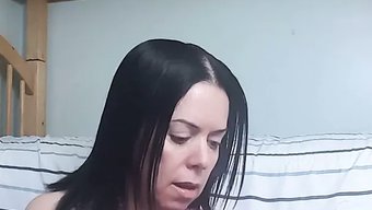 肥胖性感的宝贝穿着裸...
