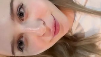 18岁的金发美女自制...
