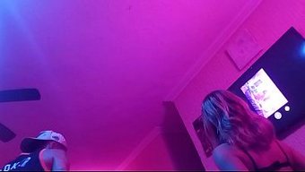 在家拍片,展现拉丁继妹在做爱时变得顺从