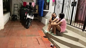 和继妹一起喷水和面部游戏