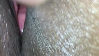 成熟的女人在性爱后被尿尿